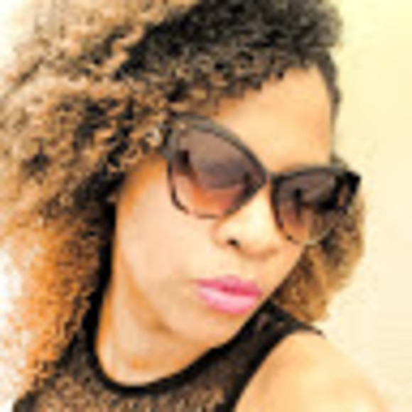 Meet your Posher, Jenn - Picture 1 of 1